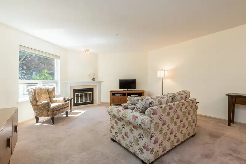 110 15255 18 AVENUE - photo 3 of 28