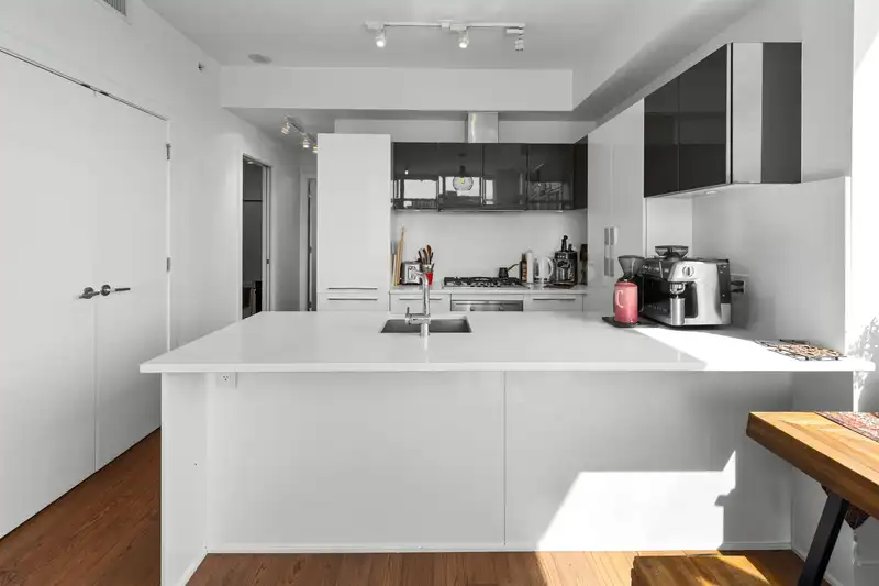 1001 108 E 1ST AVENUE - photo 1 of 28