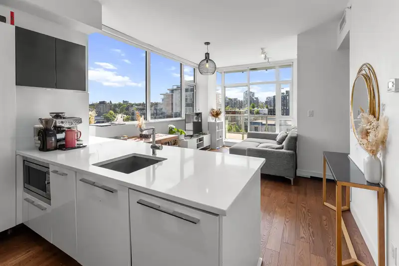 1001 108 E 1ST AVENUE - photo 4 of 28