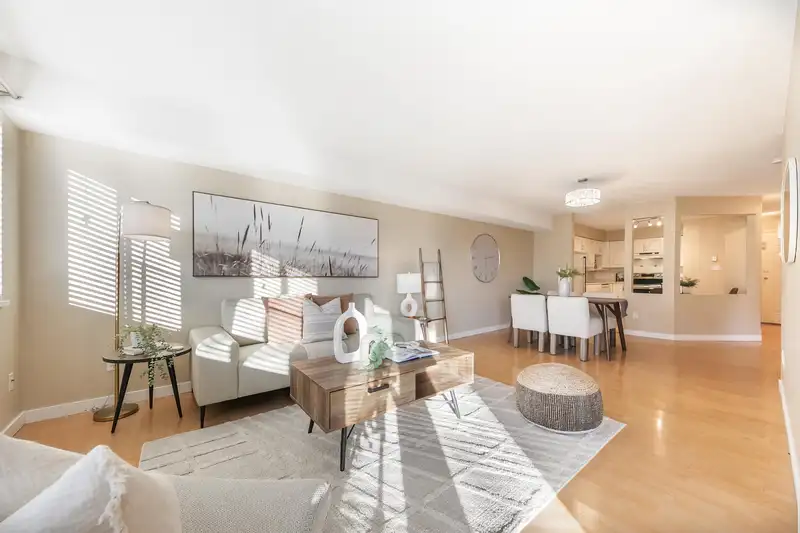 318 12101 80 AVENUE - photo 2 of 24