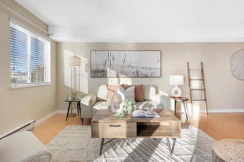 318 12101 80 AVENUE - photo 4 of 24