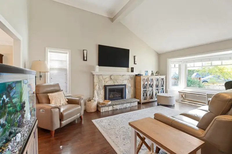 4412 61 STREET - photo 2 of 22