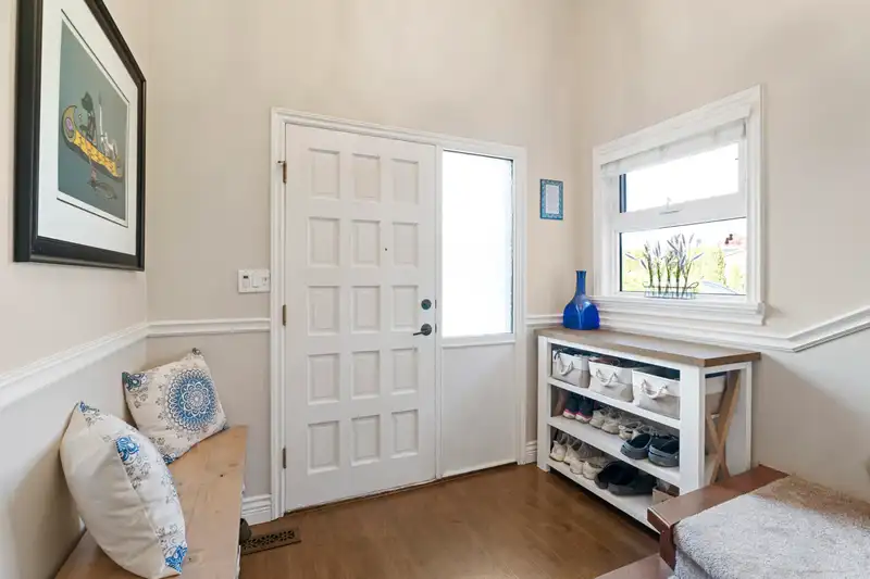 4412 61 STREET - photo 3 of 22