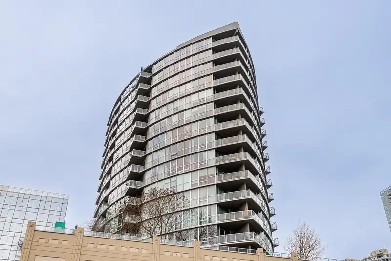 1101 14 BEGBIE STREET - photo 3 of 36