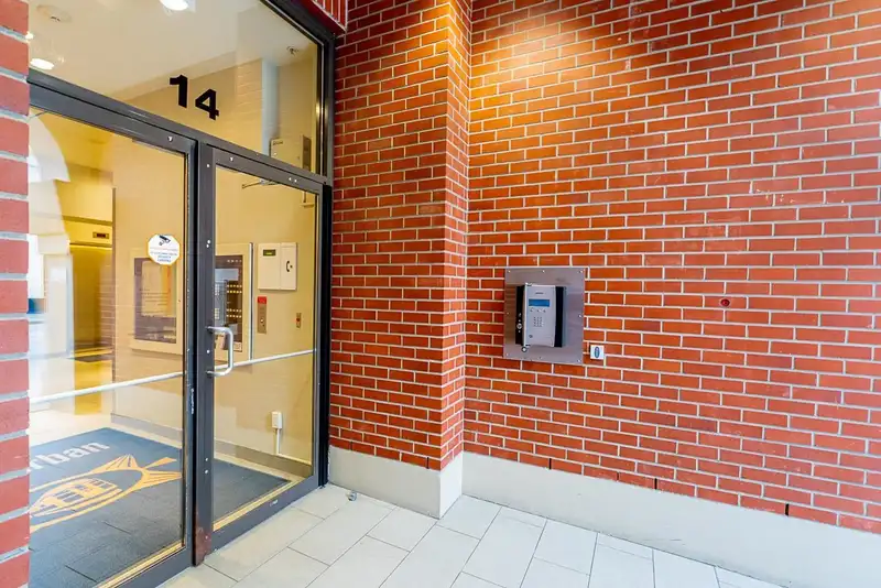 1101 14 BEGBIE STREET - photo 4 of 36