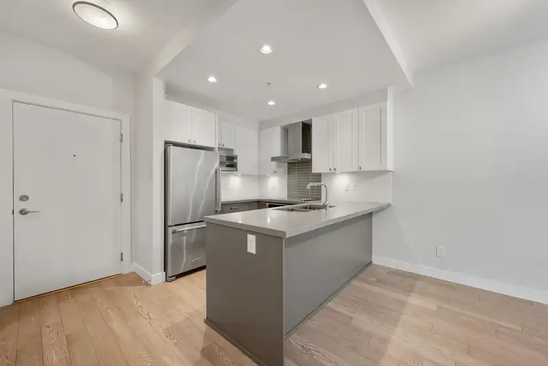 301 3399 NOEL DRIVE - photo 2 of 24