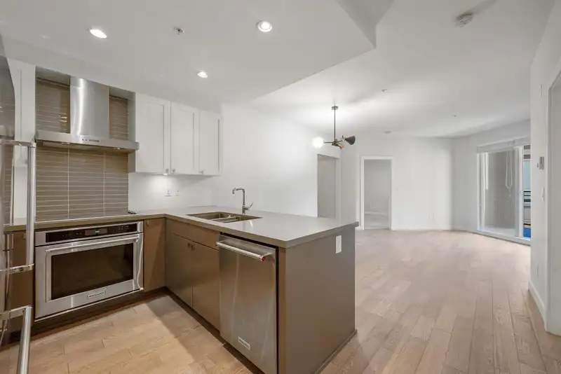 301 3399 NOEL DRIVE - photo 3 of 24