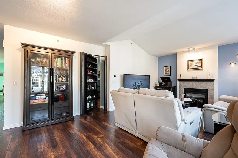 328 3000 RIVERBEND DRIVE - photo 2 of 25