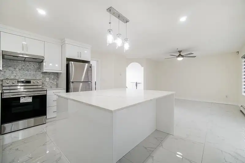 13755 93A AVENUE - photo 2 of 4