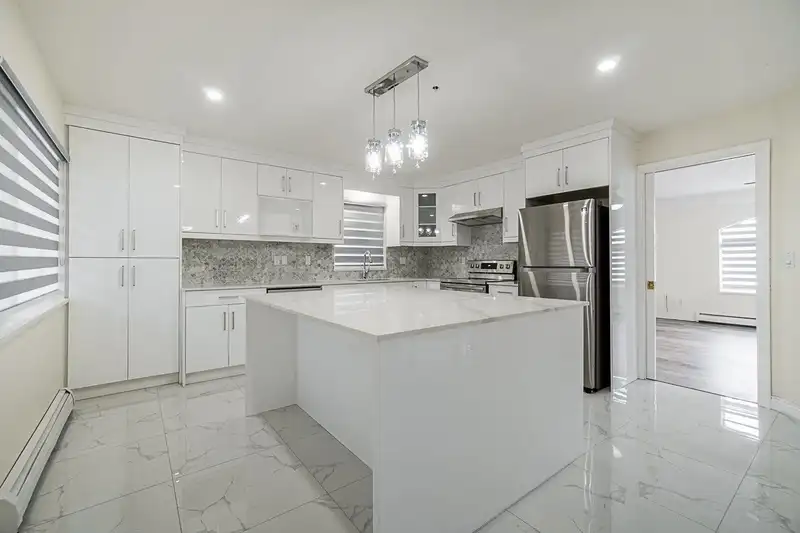 13755 93A AVENUE - photo 3 of 4