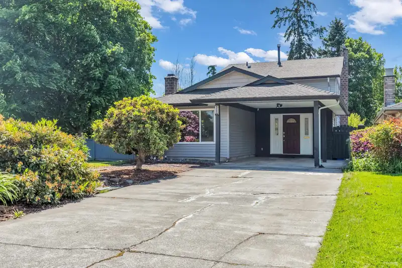 4980 PRINCETON AVENUE - photo 1 of 34