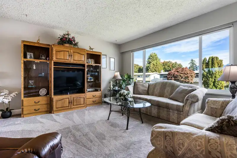 6961 SHEFFIELD WAY - photo 2 of 40