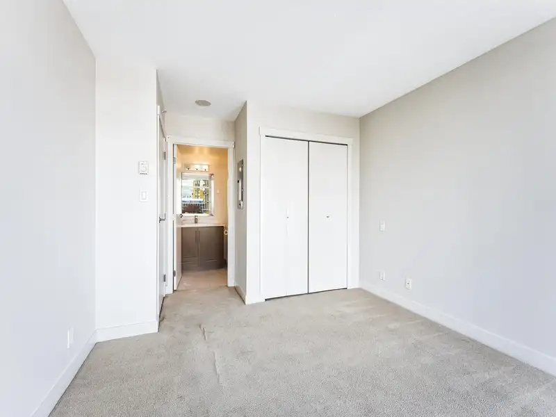 606 8068 WESTMINSTER HIGHWAY - photo 2 of 21