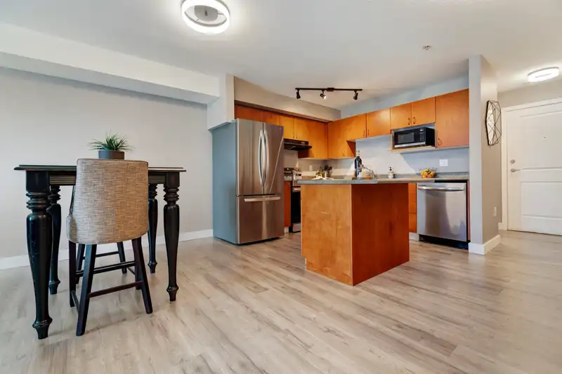 412 5465 203 STREET - photo 2 of 25