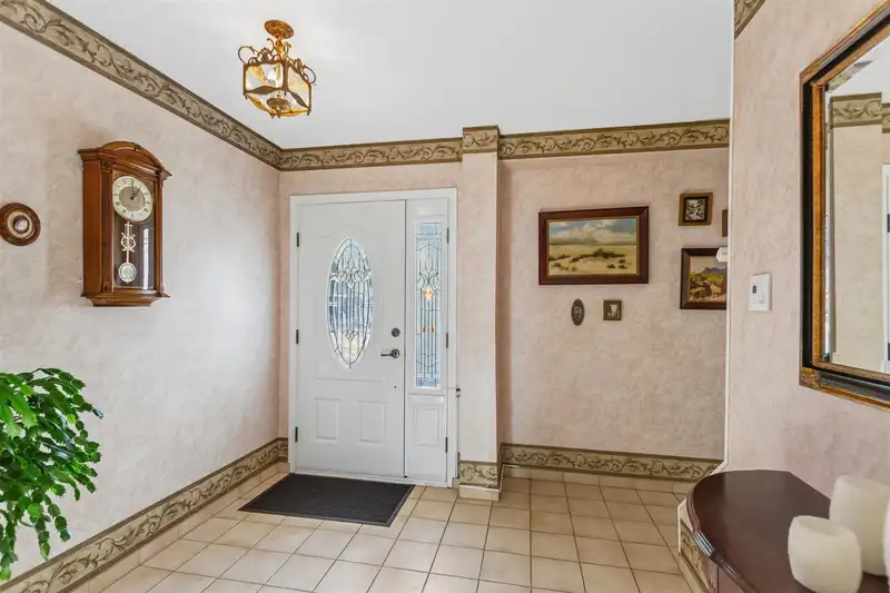 11935 82A AVENUE - photo 2 of 27