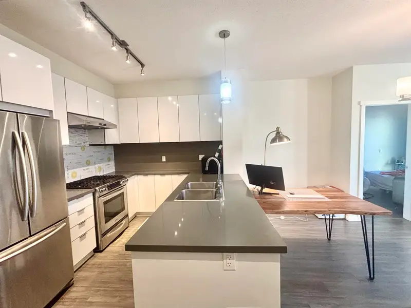 309 3107 WINDSOR GATE - photo 1 of 19