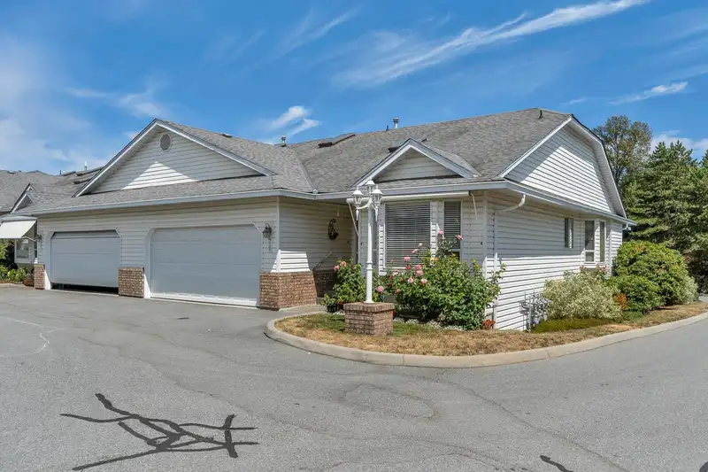 26 3054 TRAFALGAR STREET - photo 2 of 40