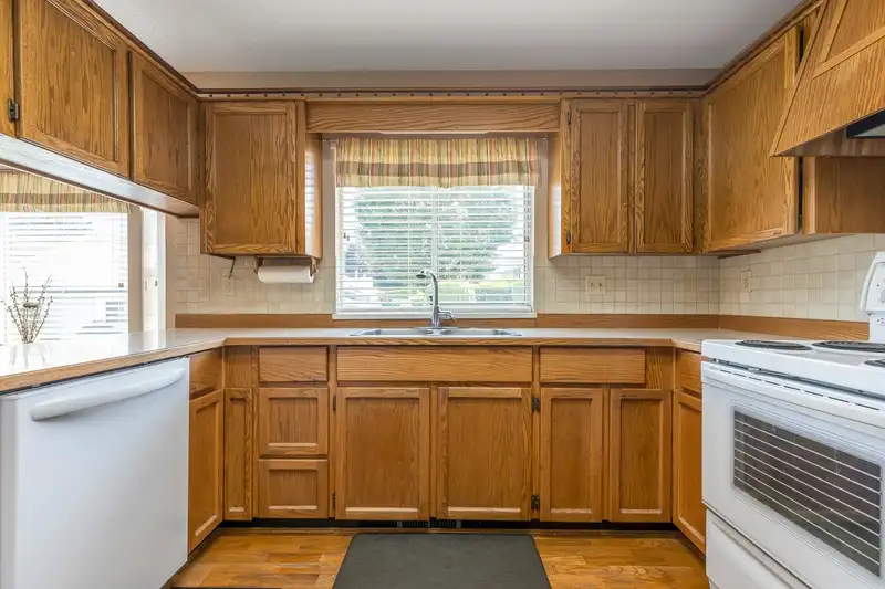 26 3054 TRAFALGAR STREET - photo 4 of 40