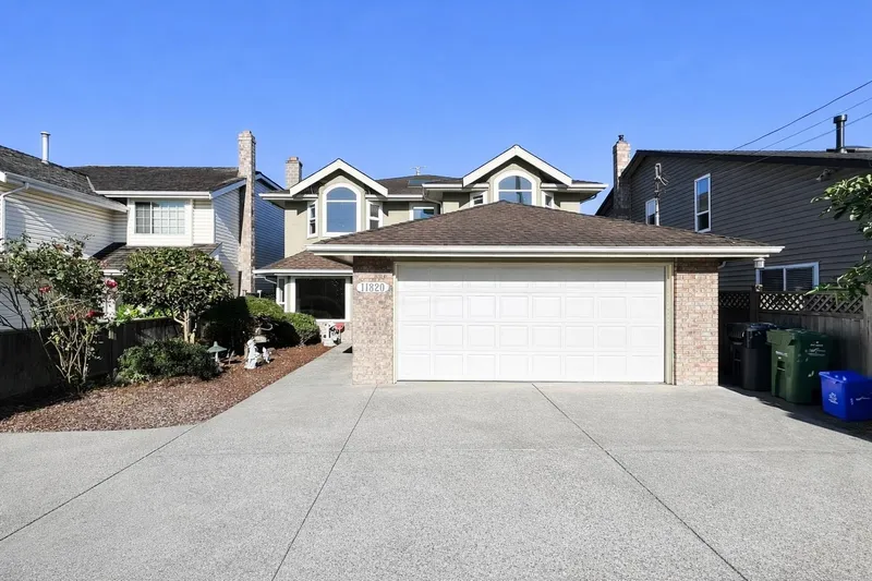 11820 RAILWAY AVENUE - photo 1 of 25