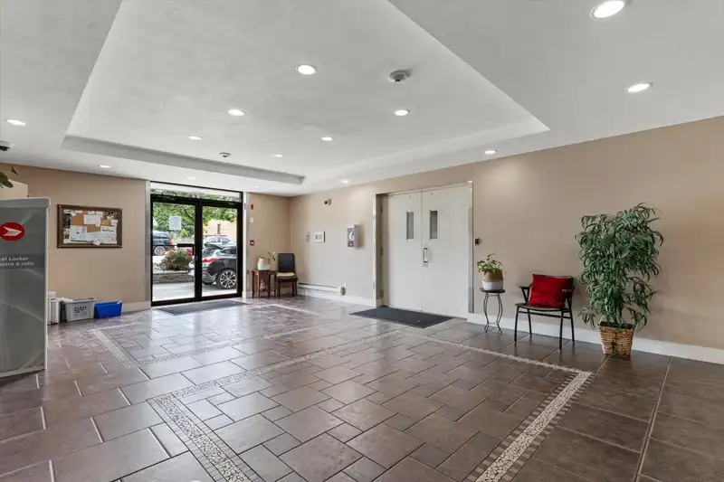 410 46021 SECOND AVENUE - photo 4 of 36