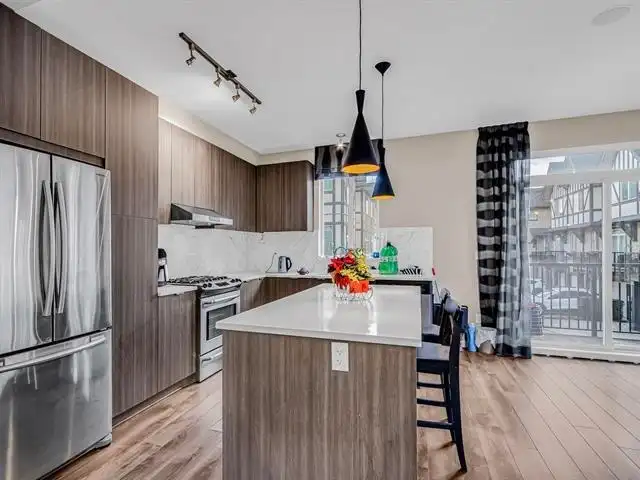 64 9728 ALEXANDRA ROAD - photo 4 of 7
