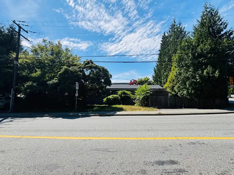 498 HICKEY DRIVE - photo 2 of 5