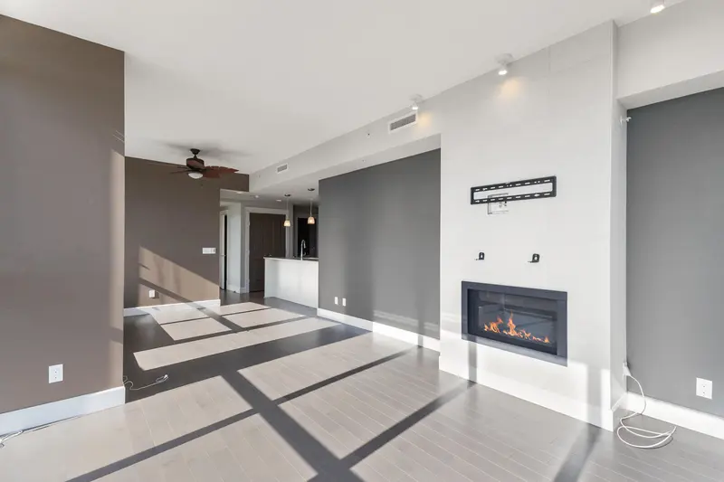 2206 2180 GLADWIN ROAD - photo 2 of 25