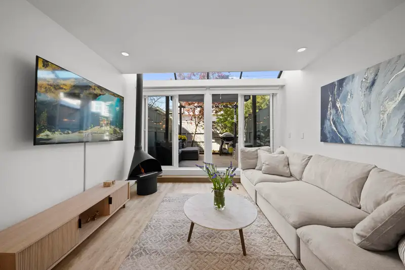 109 2125 YORK AVENUE - photo 1 of 25