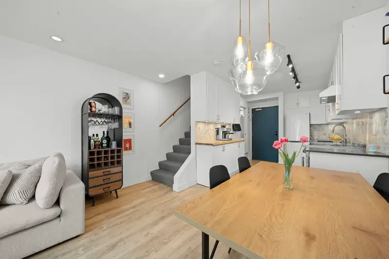 109 2125 YORK AVENUE - photo 4 of 25