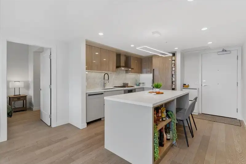 601 1526 FINLAY STREET - photo 4 of 27