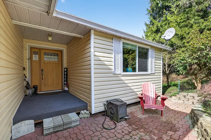 25700 116 AVENUE - photo 3 of 39