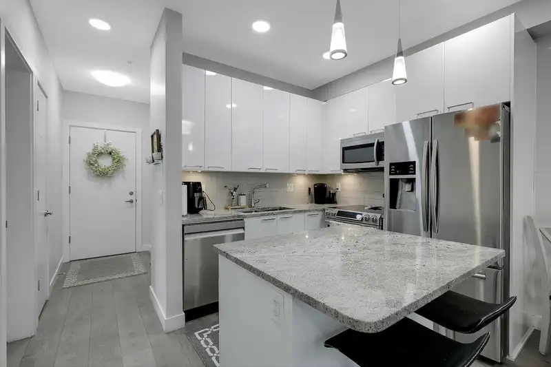201 19940 BRYDON CRESCENT - photo 4 of 36