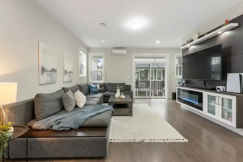 12 19501 74 AVENUE - photo 1 of 31