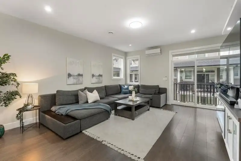 12 19501 74 AVENUE - photo 2 of 31