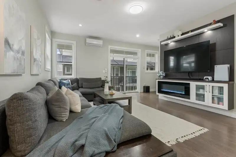 12 19501 74 AVENUE - photo 3 of 31