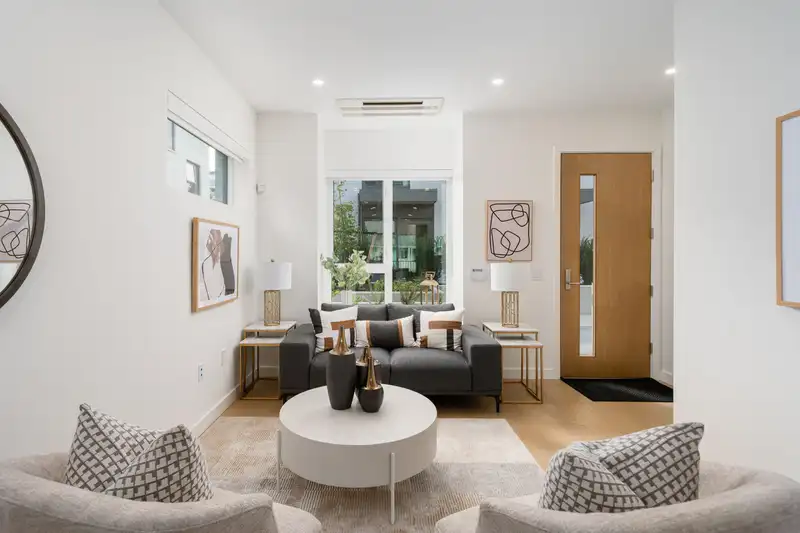 621 W 30TH AVENUE - photo 1 of 22