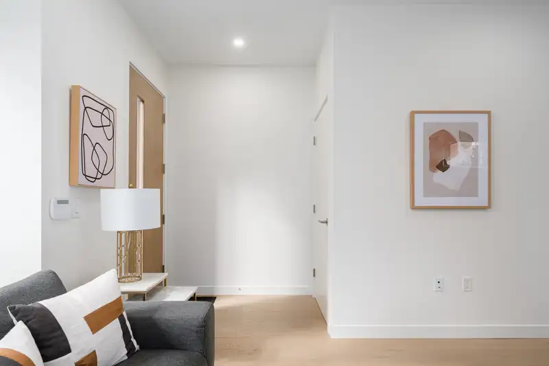 621 W 30TH AVENUE - photo 2 of 22
