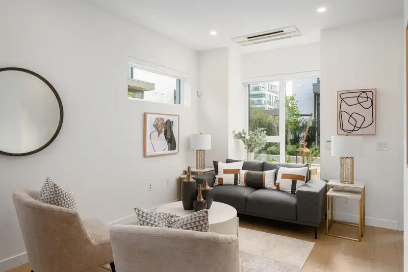 621 W 30TH AVENUE - photo 4 of 22
