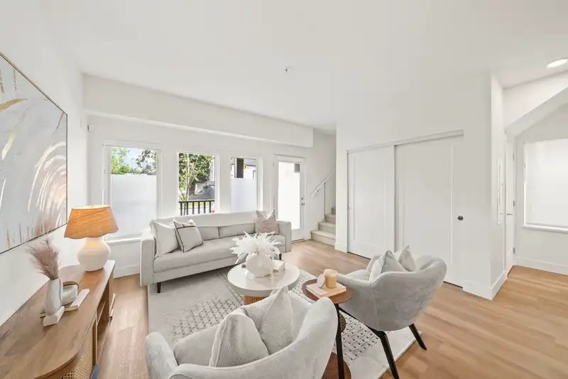 213 1306 LAVAL SQUARE - photo 4 of 31