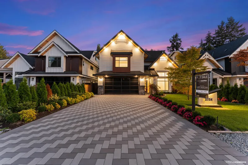 5754 16A AVENUE - photo 1 of 25