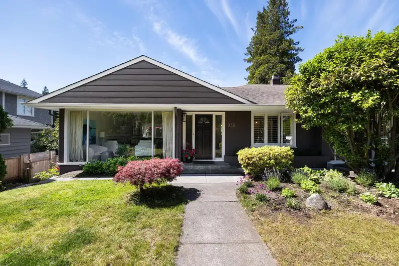 935 MELBOURNE AVENUE - photo 1 of 39