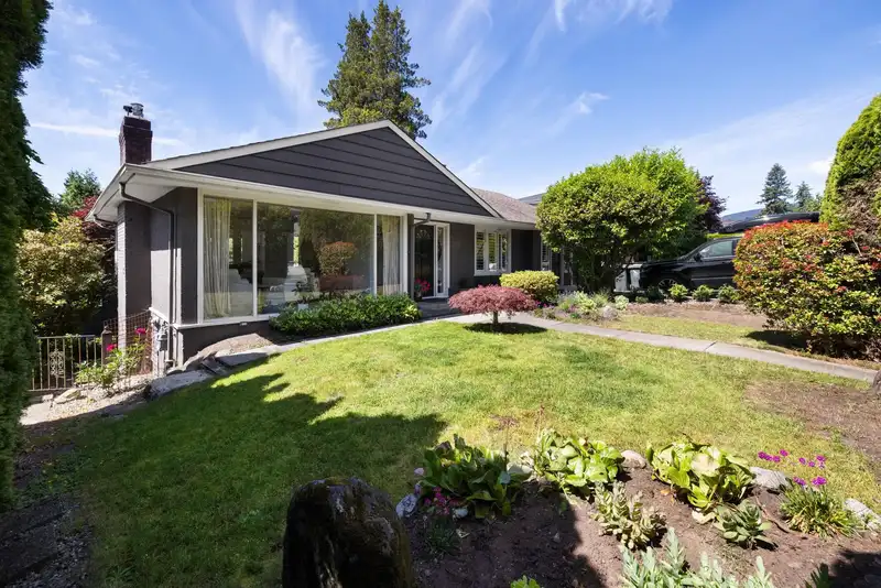 935 MELBOURNE AVENUE - photo 2 of 39