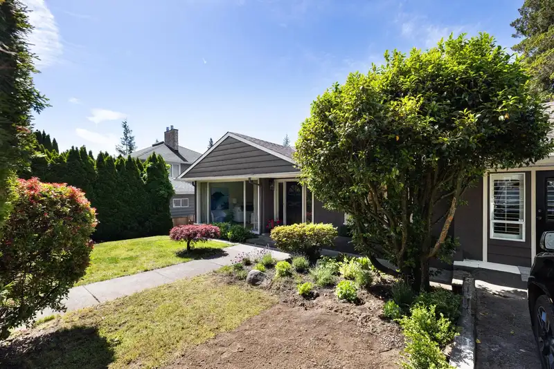 935 MELBOURNE AVENUE - photo 3 of 39