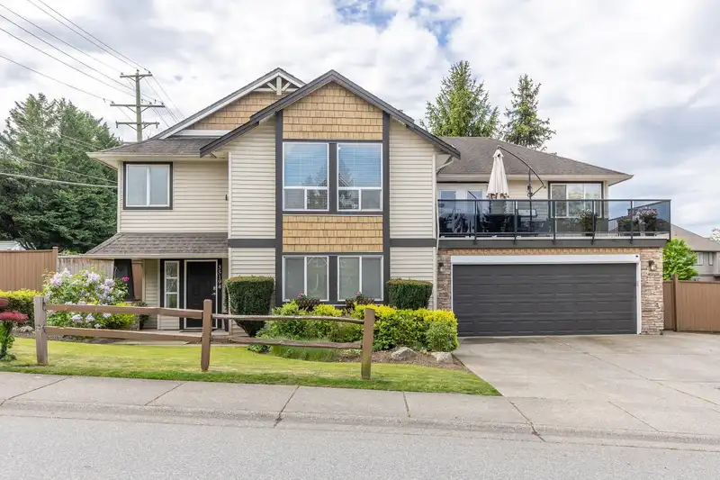 35194 KOOTENAY DRIVE - photo 1 of 40