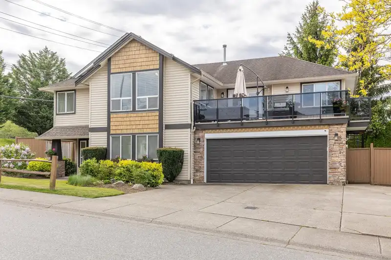 35194 KOOTENAY DRIVE - photo 2 of 40