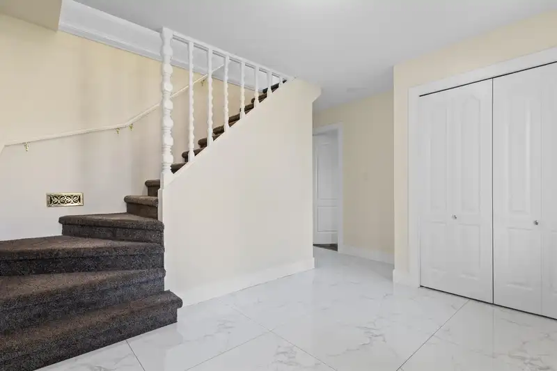 3245 JERVIS CRESCENT - photo 2 of 22