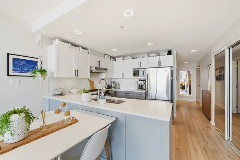 1202 14 BEGBIE STREET - photo 4 of 40