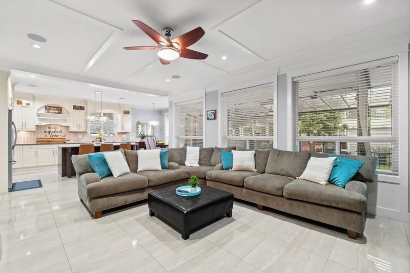 8852 118 STREET - photo 4 of 25