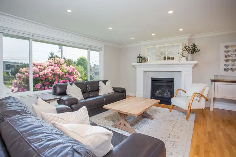 14256 PARK AVENUE - photo 3 of 36