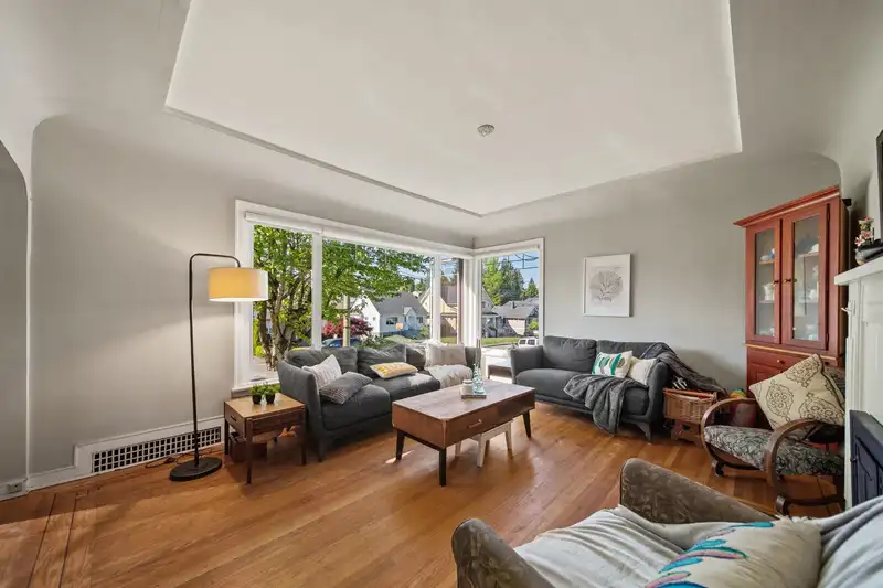 306 NINTH AVENUE - photo 4 of 33
